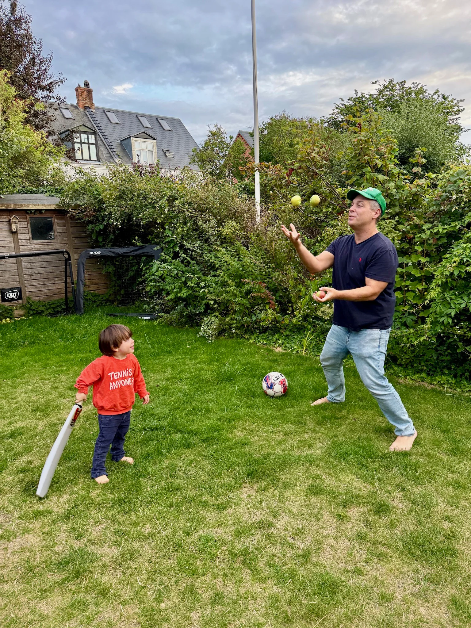 freddie juggling