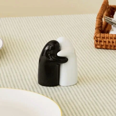 hug salt and pepper shakers