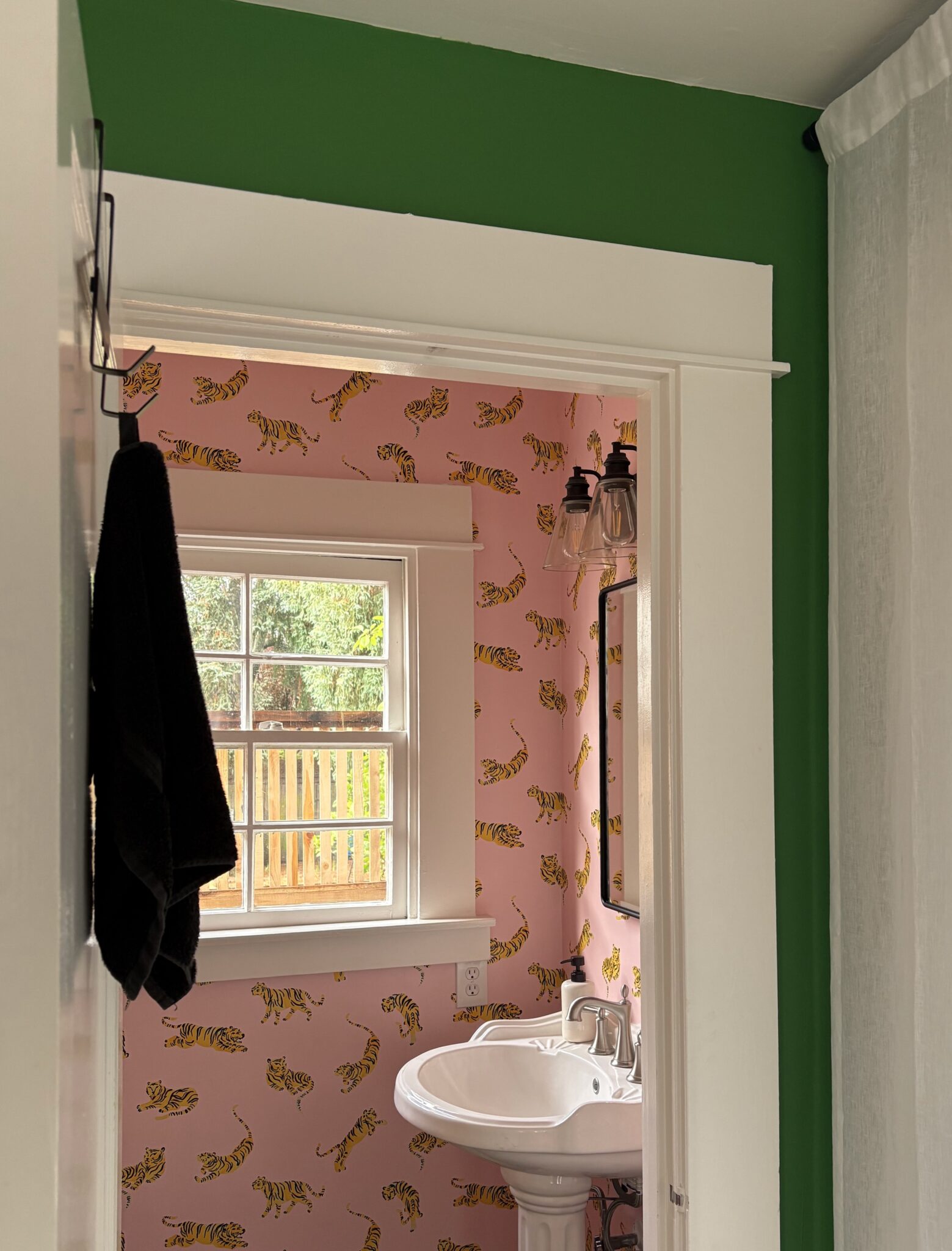 green bedroom pink bathroom tiger wallpaper