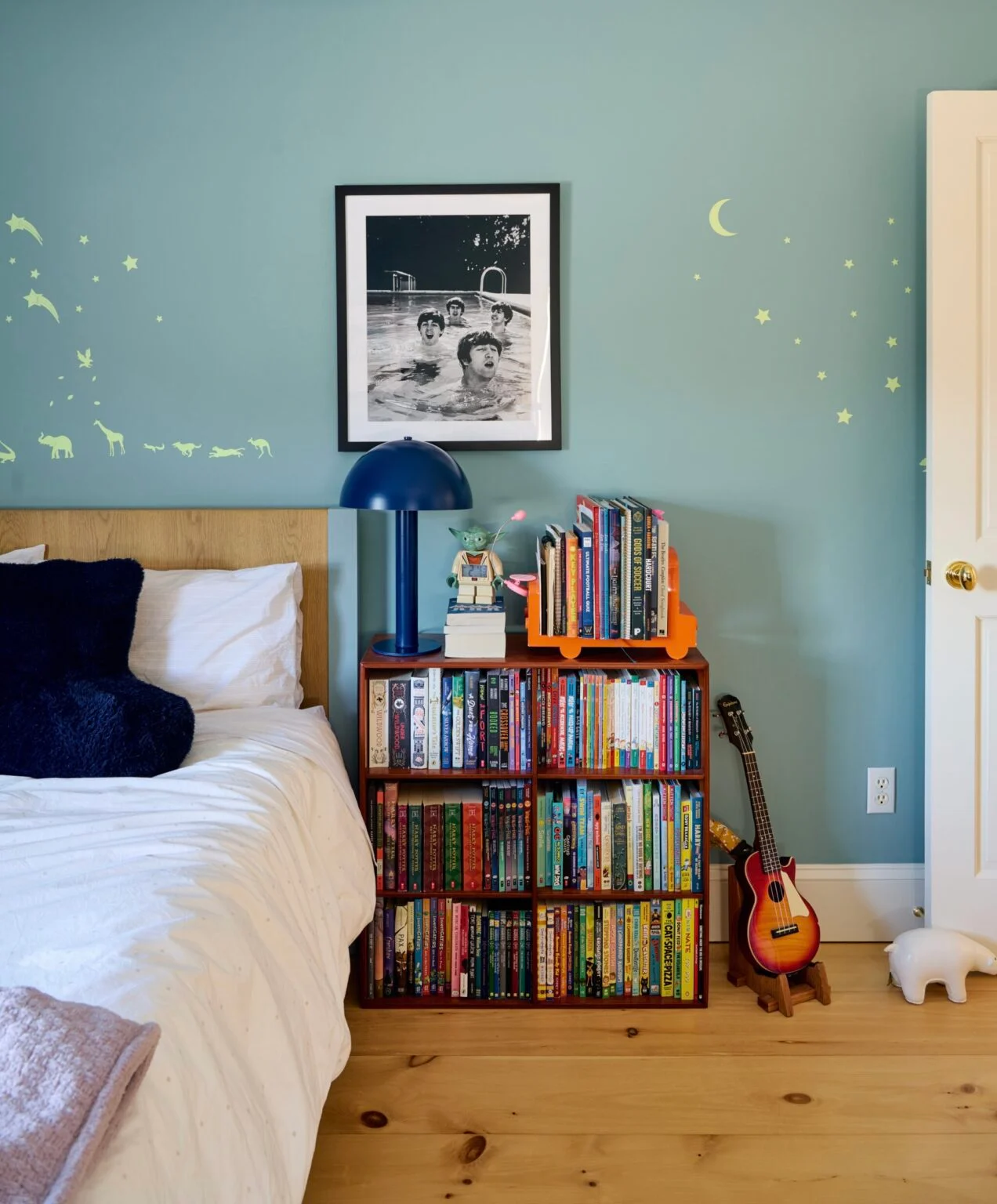 kids bedroom blue paint walls