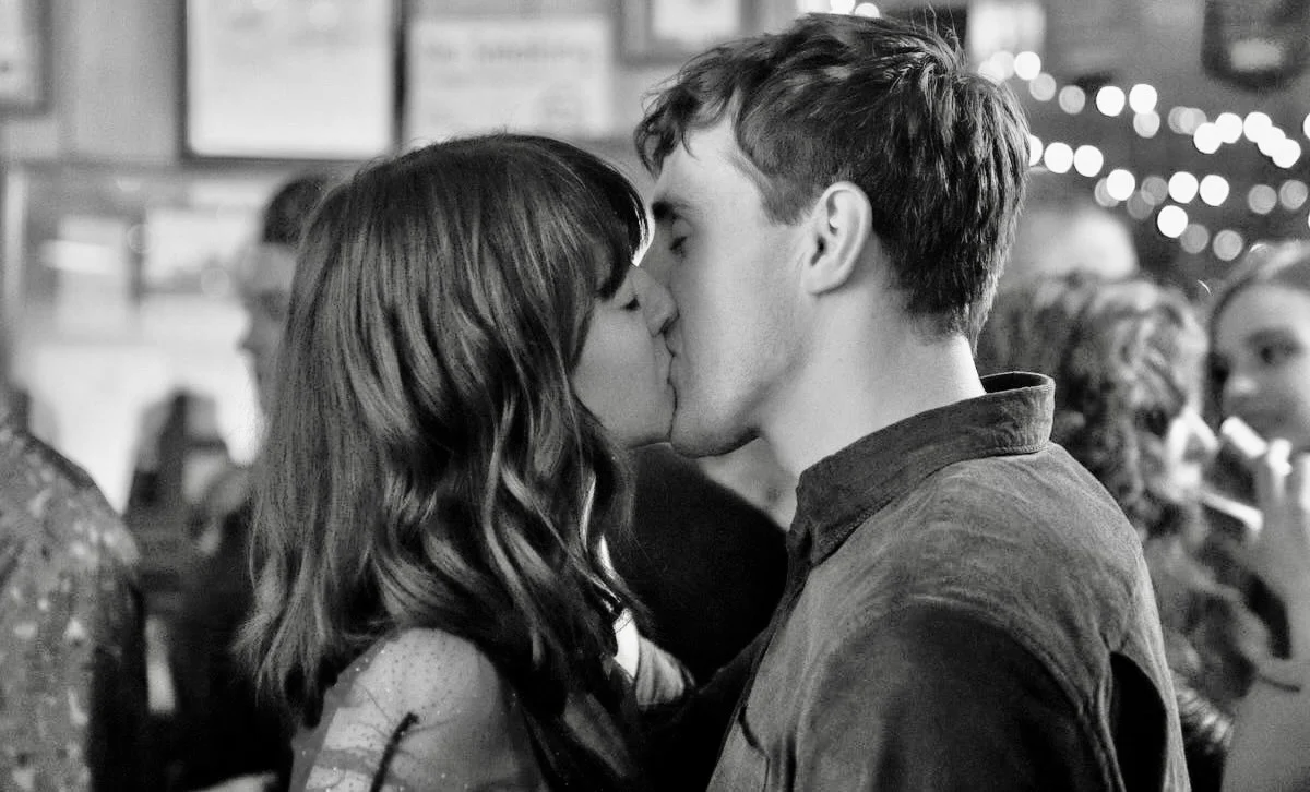normal people kiss