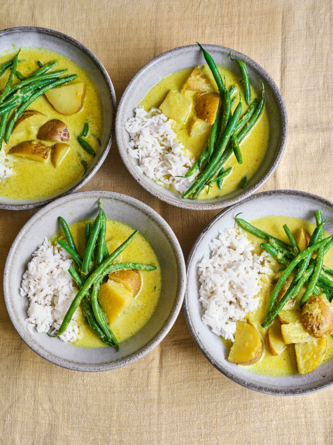 Thai yellow curry with green beans and potatoes